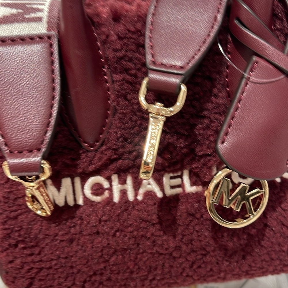 Michael Kors Mirella Extra-Small Sherpa XS SHOPPER XBODY
SHEARLING Crossbody TZ - Picture 16 of 16
